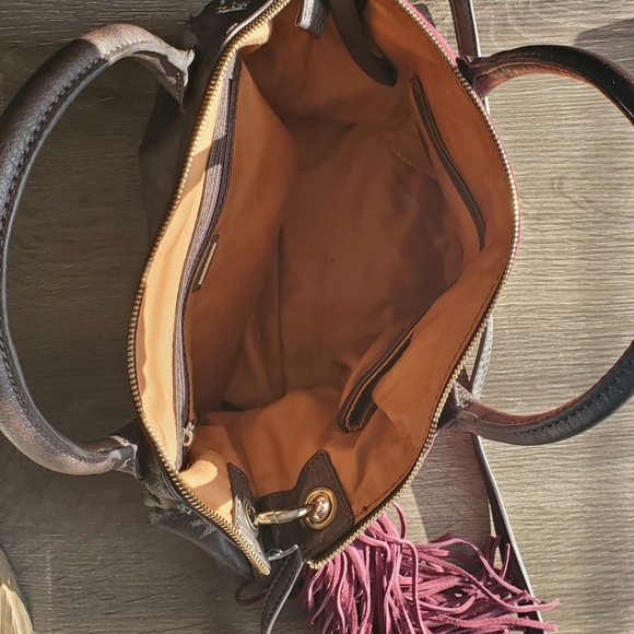 Gently Used • Guess Satchel Purse - including protective bag • Roughly 14 x 9 in - Picture 3 of 6